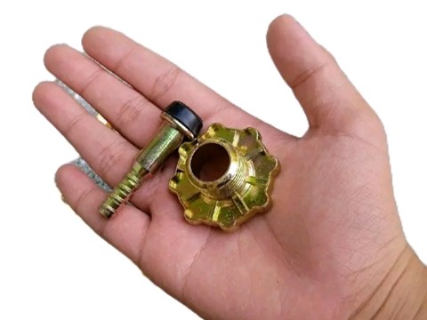 Hoa Khế Và Ty Đuôi Chuột Bình Gas Cổ Ngang Ren Trong 
